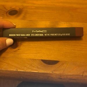 MAC Modern Twist Kajal Liner